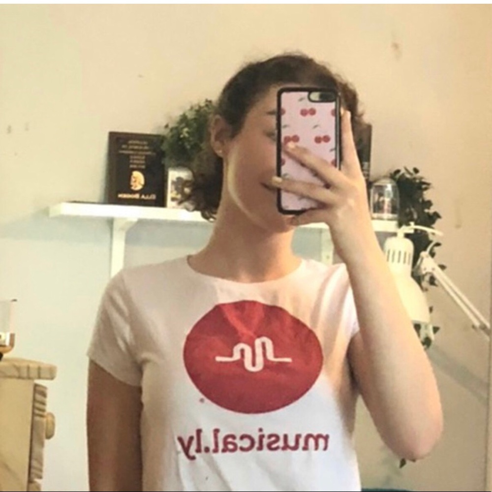 Cute vintage musical.ly t-shirt!